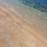 Punat - písčitooblázková pláž, ostrov Krk, Chorvatsko